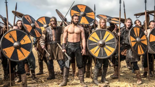 Кадр из 1 серии 2 сезона сериала «Викинги»